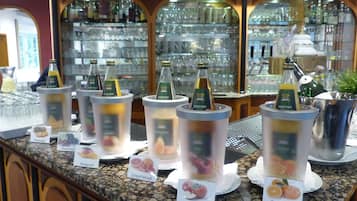 Frukostbuffé varje dag (EUR 16.90 per person)