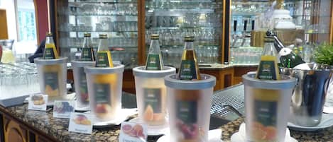 TĂ€gliches FrĂŒhstĂŒcksbuffet (16.90 EUR pro Person)