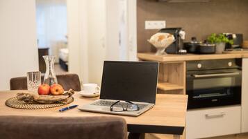 Comfort-Studio | Essbereich im Zimmer