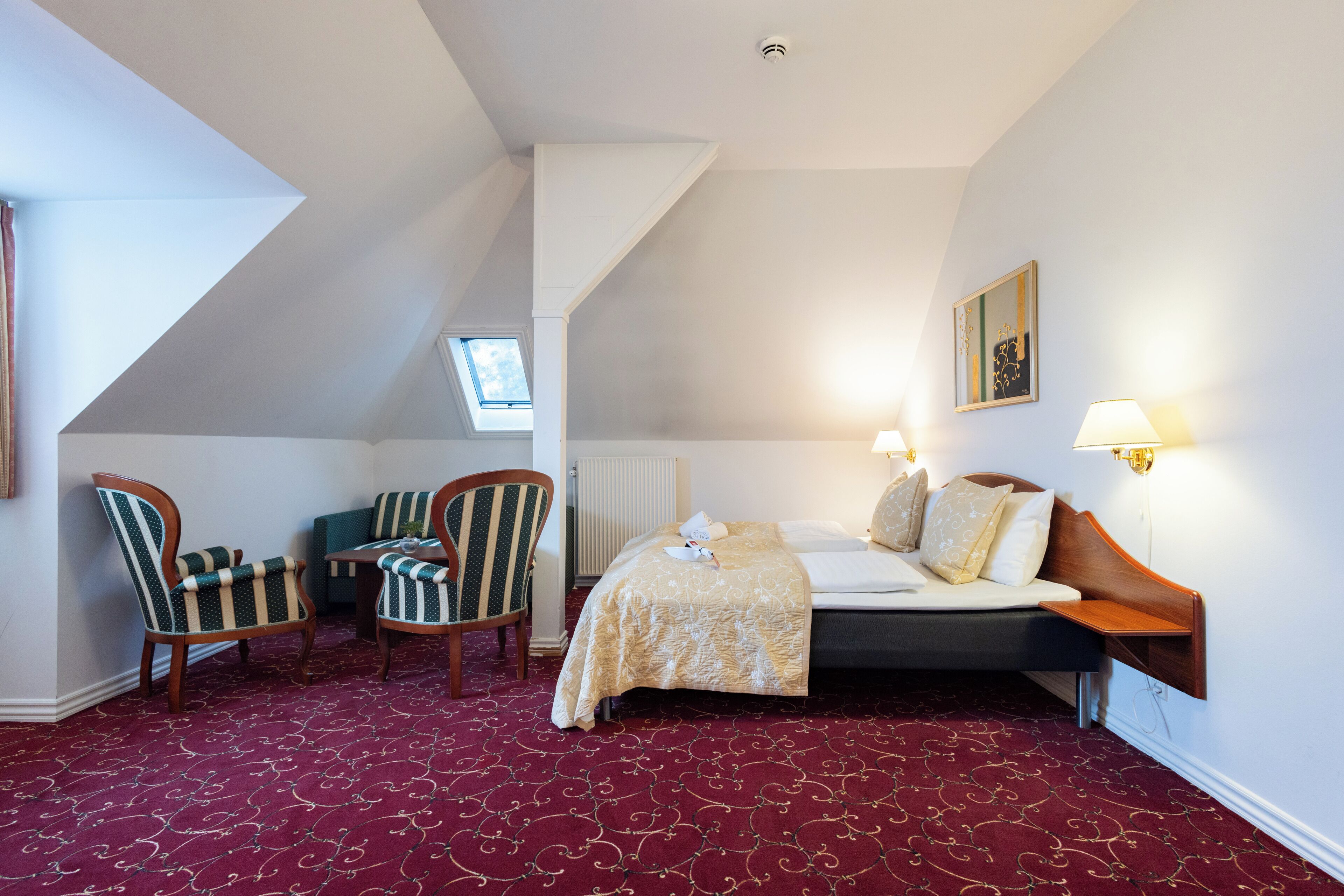 family room | hypo-allergenic bedding, individually furnished, desk