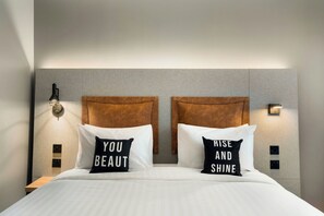 Hypo-allergenic bedding, in-room safe, blackout drapes, free WiFi - Moxy Belfast City (Belfast)