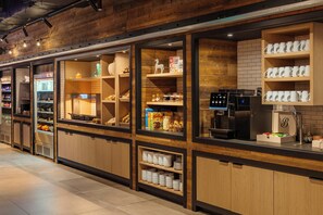 Colazione a buffet, servita tutte le mattine (20.00 GBP a persona) 