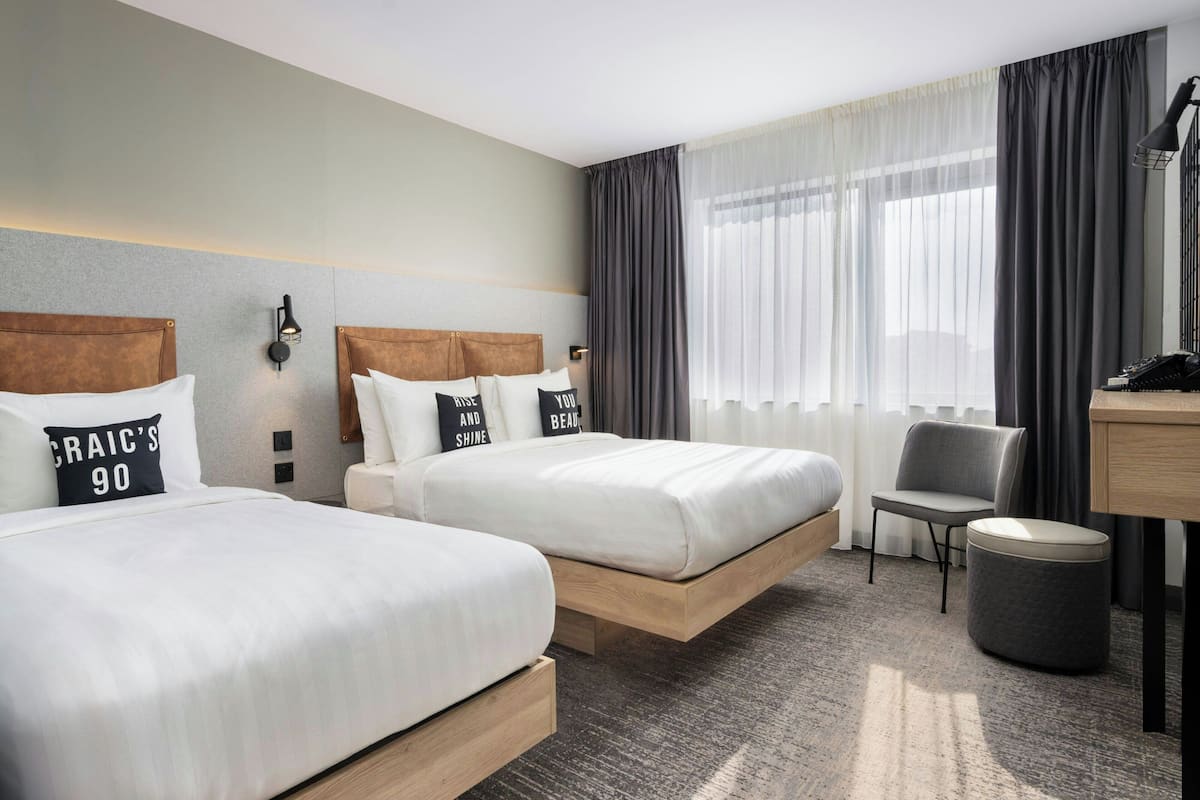Hypo-allergenic bedding, in-room safe, blackout curtains, free WiFi
