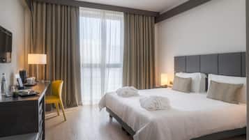 Executive Double or Twin Room | Hypo-allergenic bedding, down comforters, minibar, in-room safe