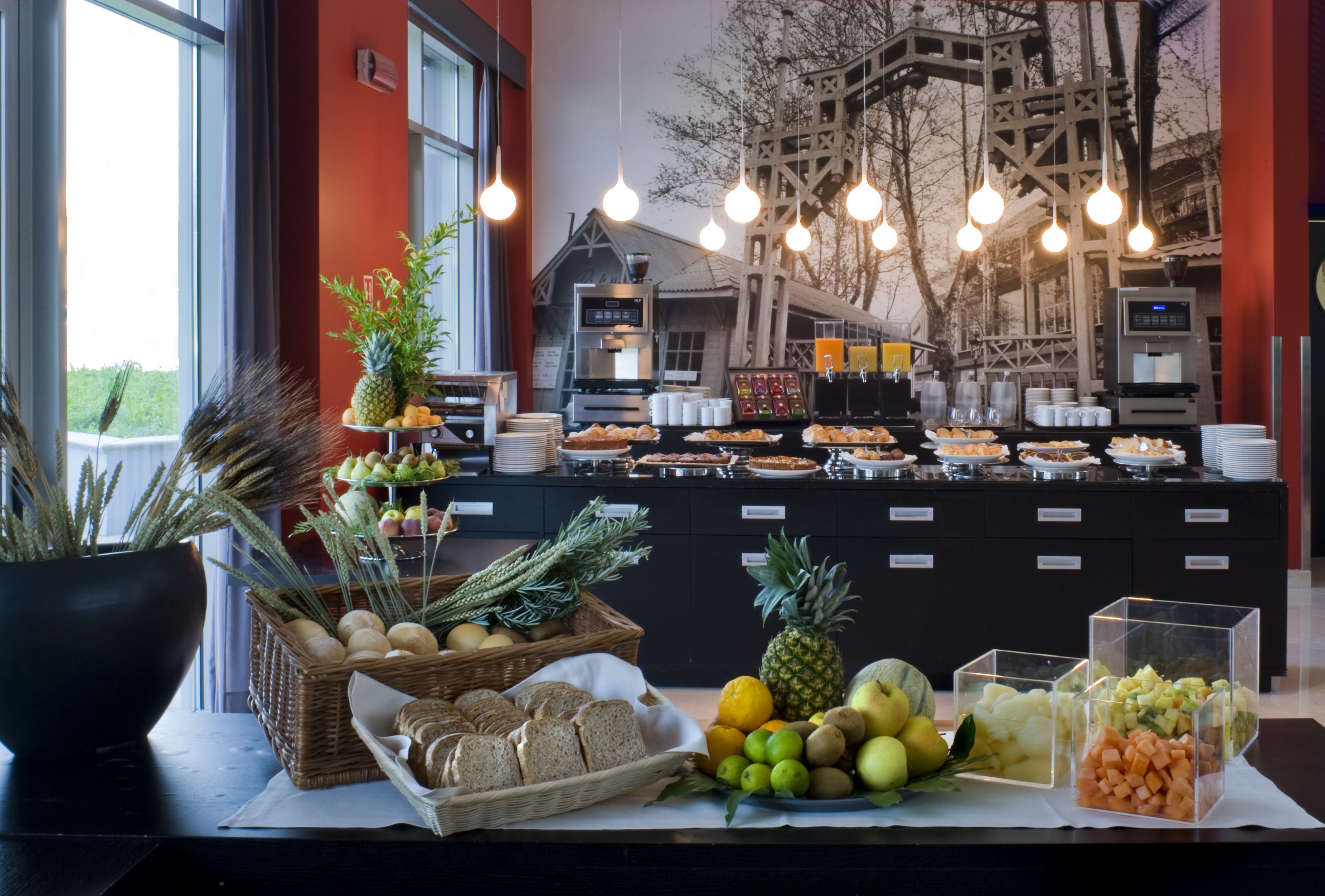 Se ofrece un desayuno bufé (12 EUR por persona)