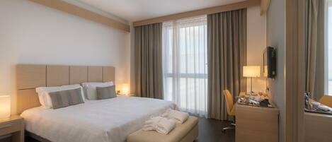 Superior Twin Room | Hypo-allergenic bedding, down comforters, minibar, in-room safe