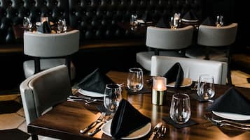 Breakfast, lunch, dinner served; American cuisine, golf course views