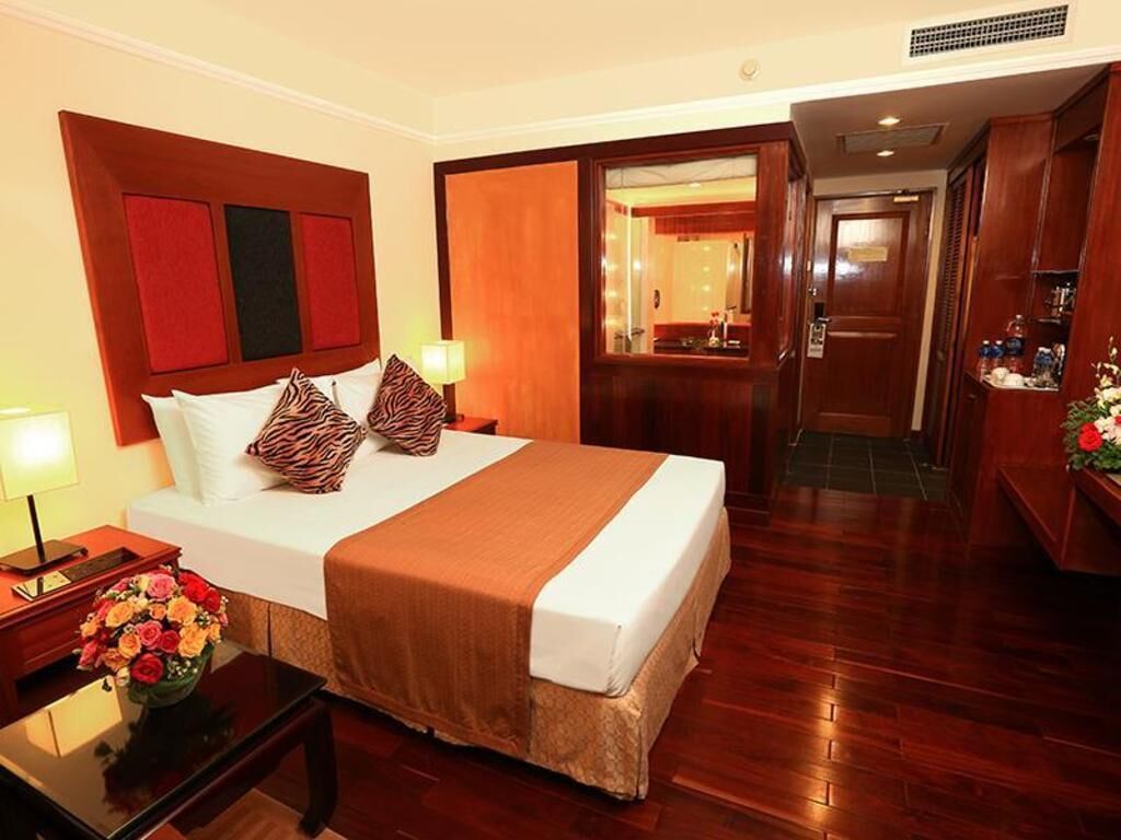 Minibar, in-room safe, desk, blackout curtains