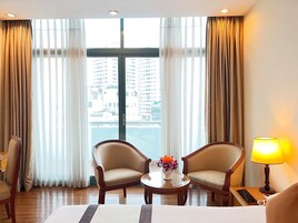 Executive Deluxe Room, City View | Terrace/patio