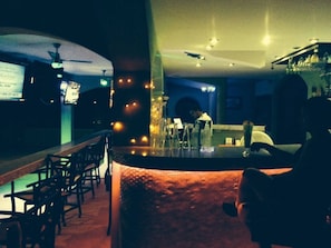 Bar junto a la piscina