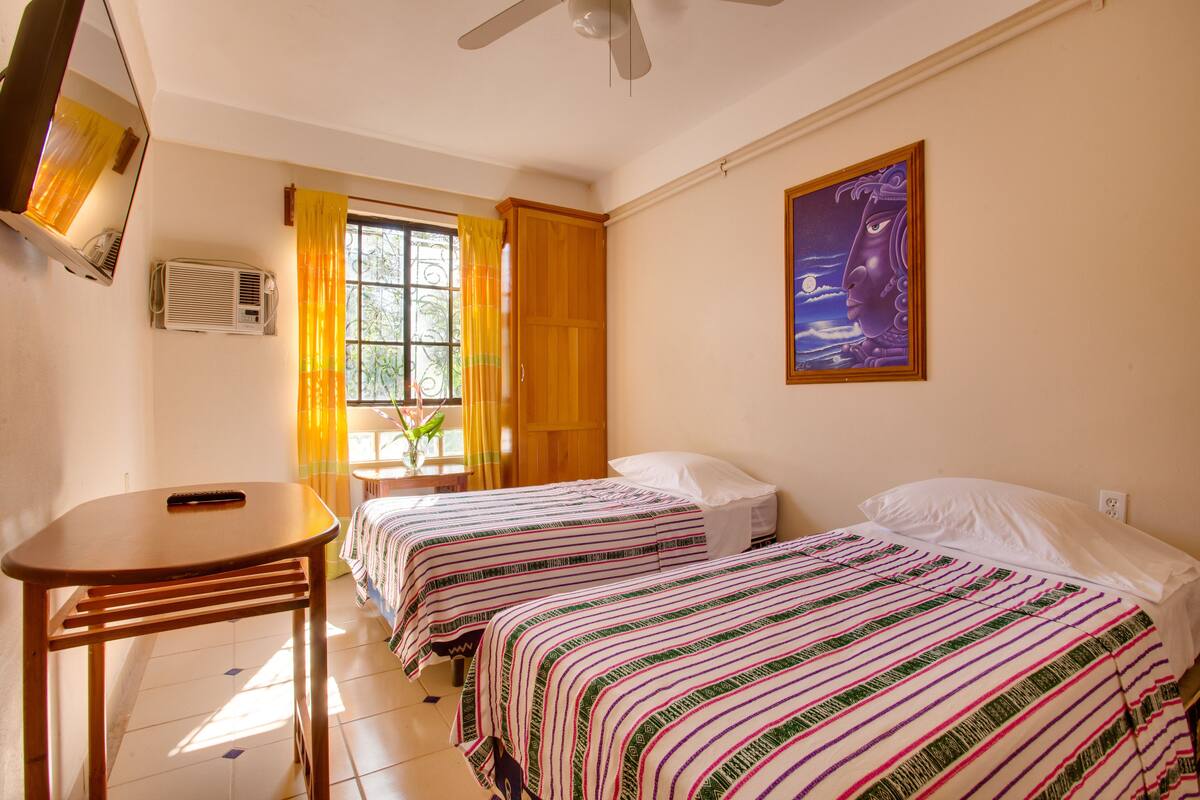  Spare Room  | เครื่องนอนระดับพรีเมียม, เตียงพร้อมฟูกเสริมที่นอน, ตู้นิรภัยในห้องพัก