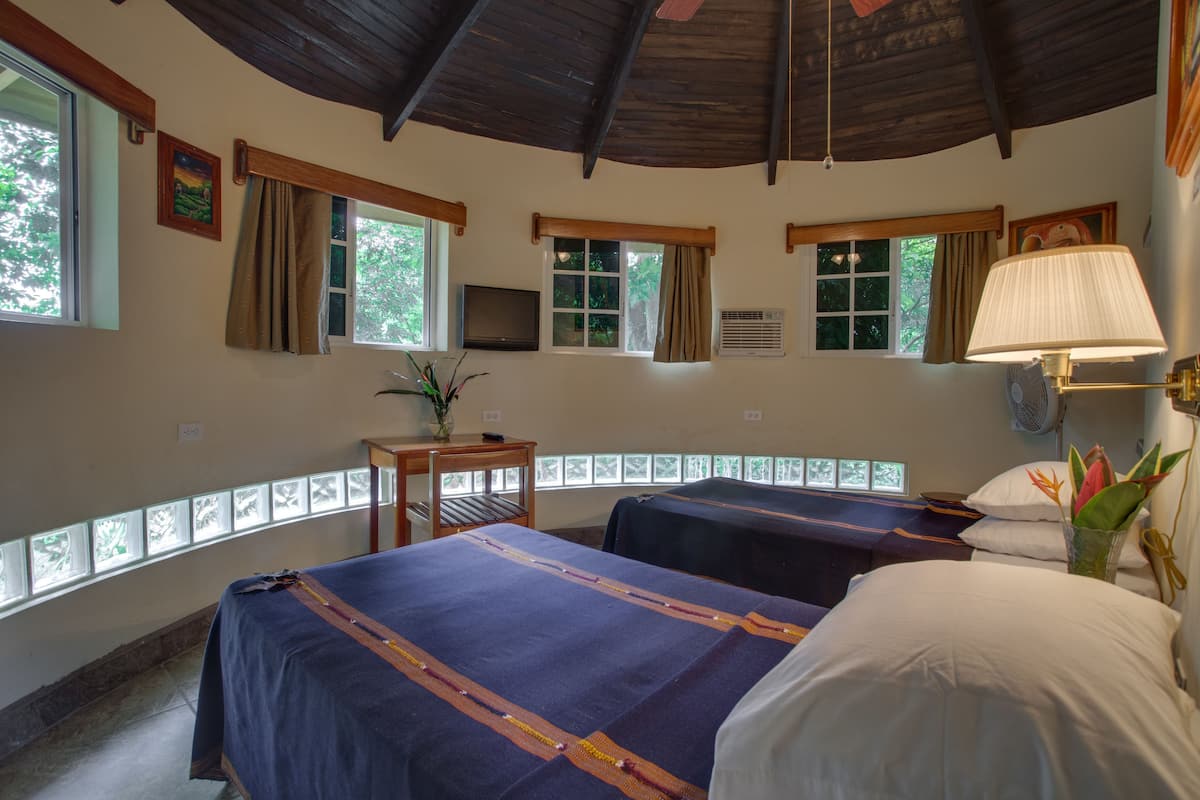 Cottage | Bộ đồ giường cao cấp, nệm có lớp đệm bông, két bảo mật tại phòng