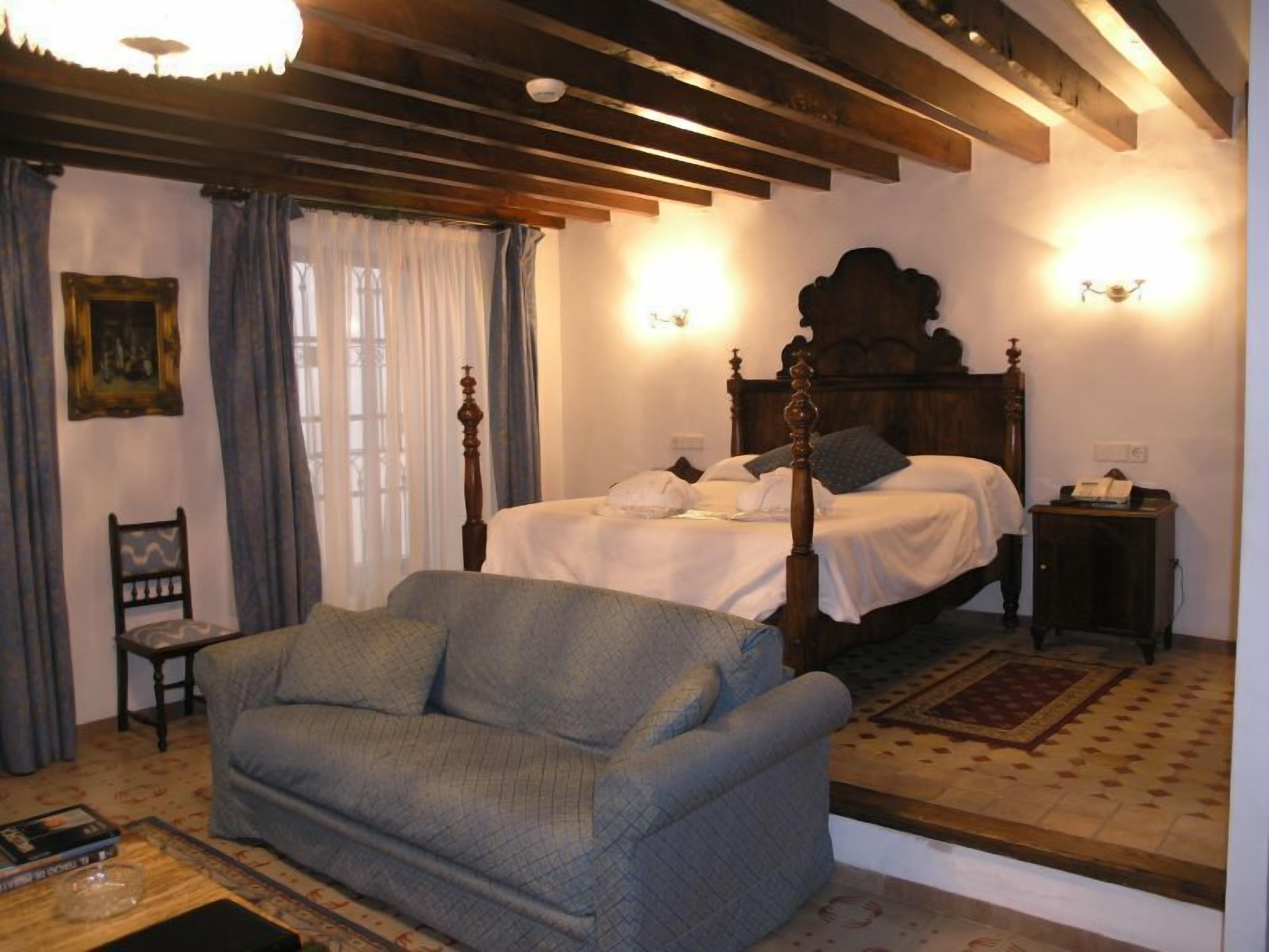 0b | minibar, in-room safe, rollaway beds, free wifi