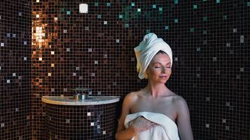 Sauna, hot tub, ruang uap, perawatan tubuh, dan pijat olahraga