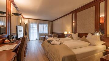 Comfort-Studio, Balkon, Bergblick | Minibar, Zimmersafe, Schreibtisch, schallisolierte Zimmer