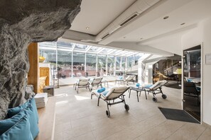Un sauna, una bañera de hidromasaje, baño turco, tratamientos corporales