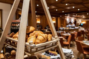 Dagelijks ontbijtbuffet (EUR 22 per persoon)
