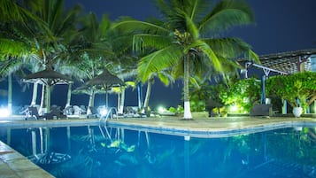 Outdoor pool, sun loungers