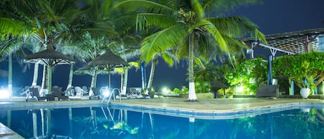 Outdoor pool, sun loungers