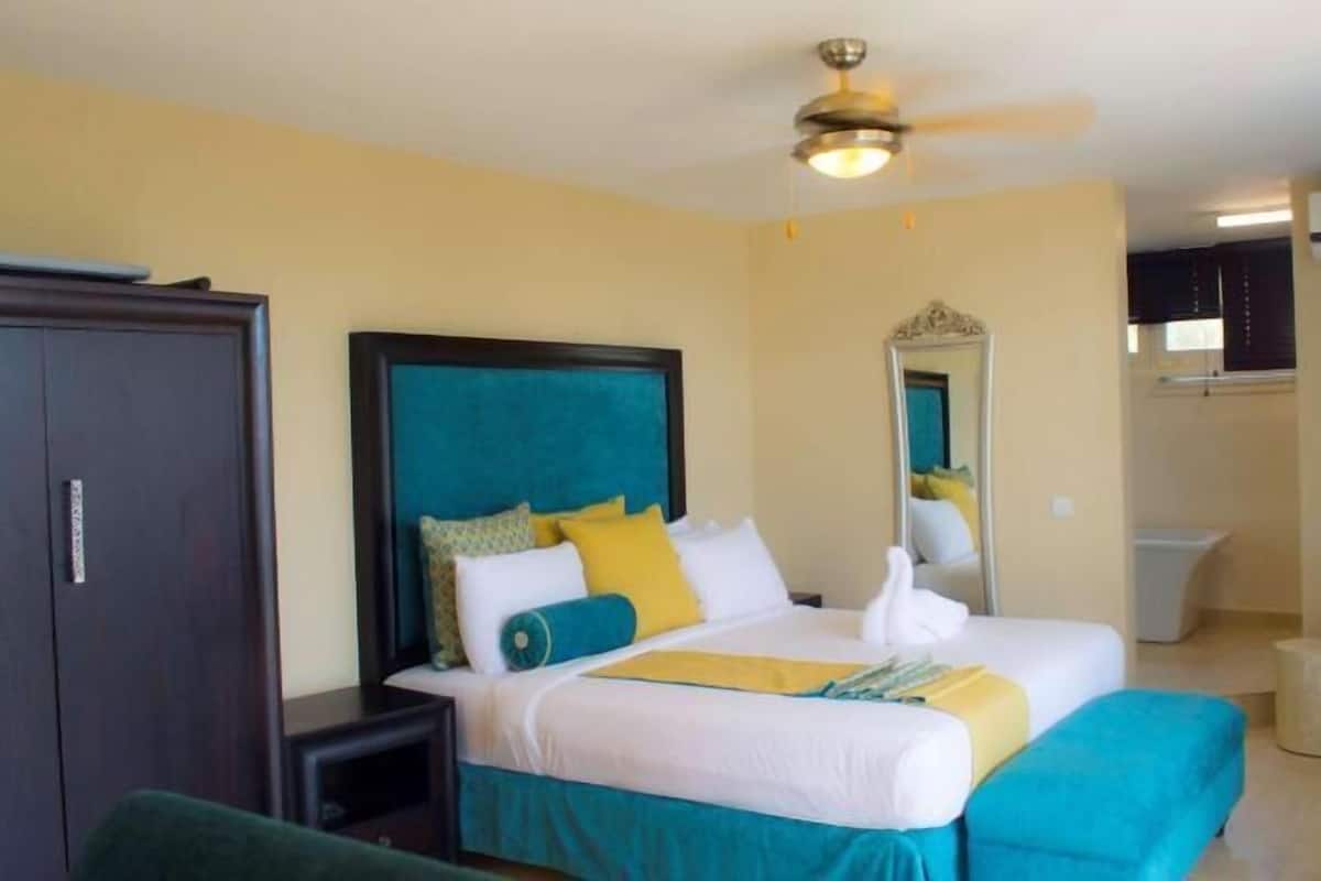 Ropa de cama de alta calidad y minibar