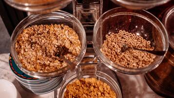 Se ofrece un desayuno continental (18.70 EUR por persona)