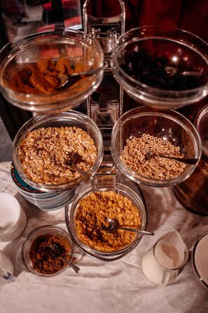 Se ofrece un desayuno continental (18.70 EUR por persona)
