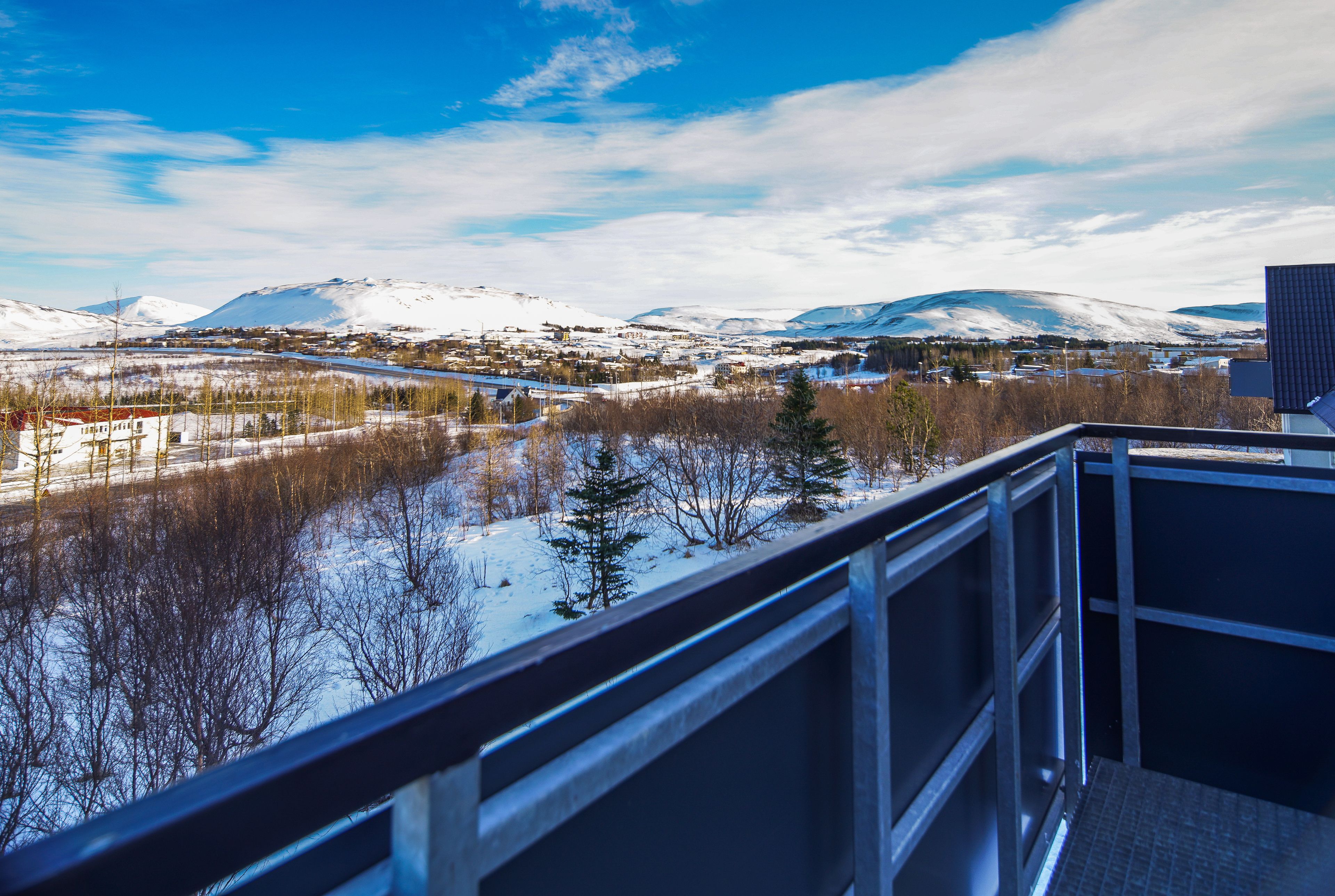 Panoramic Suite, 1 King Bed, Mountain View | Balcony