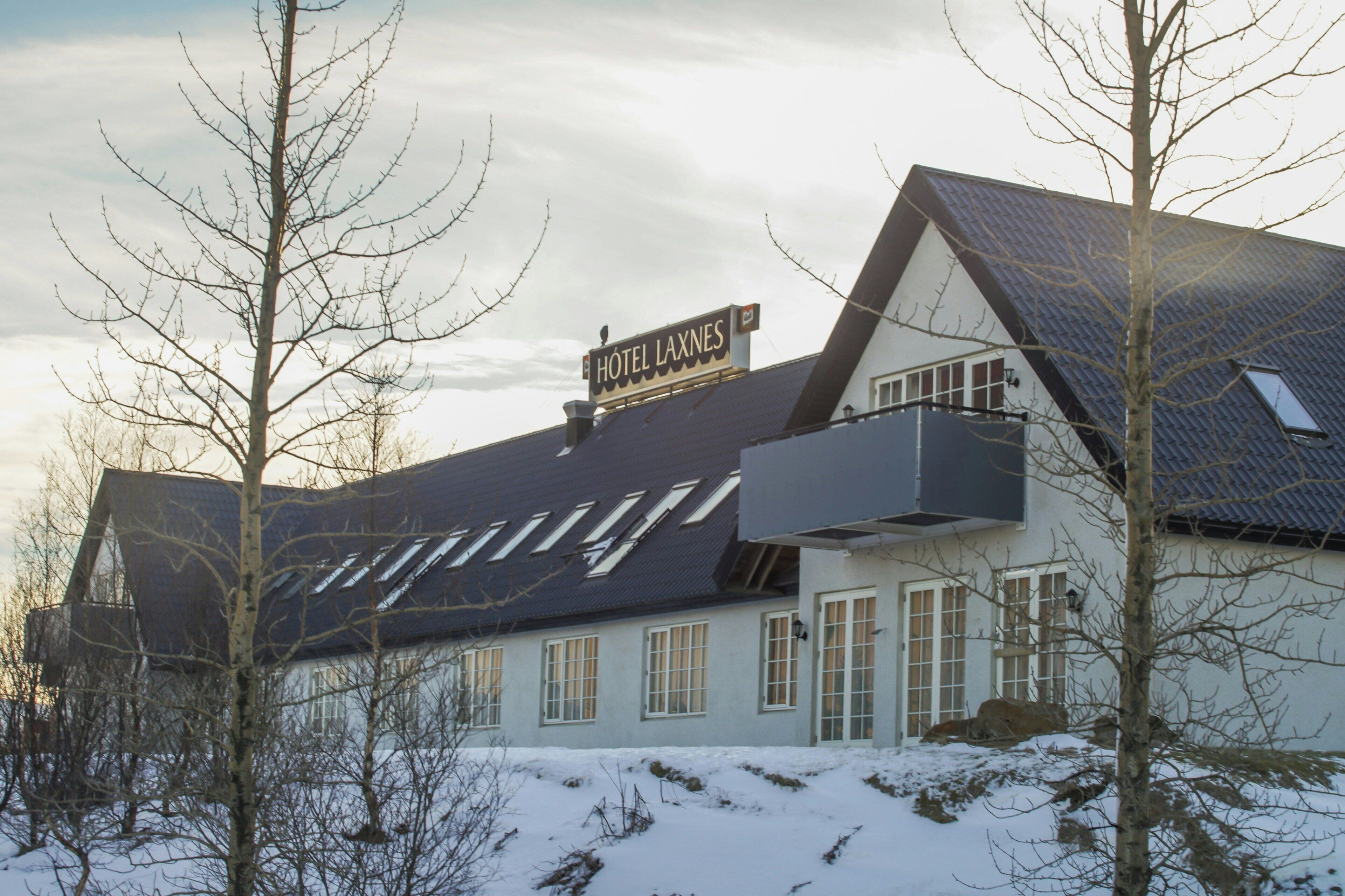 Boendets fasad - kväll/natt