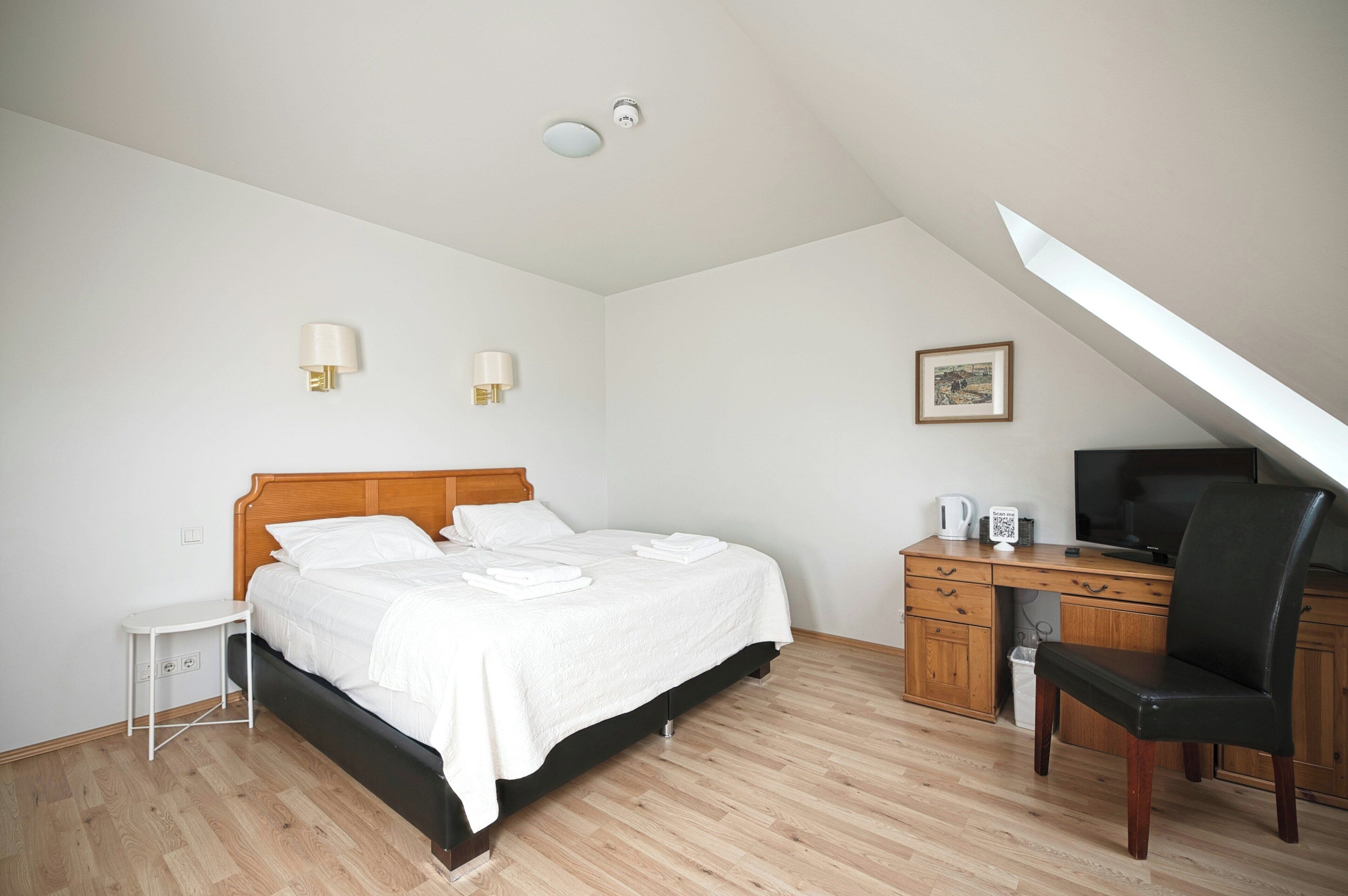Deluxe Room, 1 Double Bed, Balcony, Mountain View | Desk, soundproofing, iron/ironing board (on request)