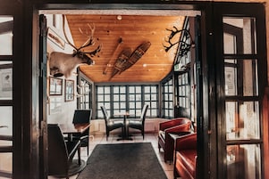 Desayuno continental diario (EUR 18.70 por persona)