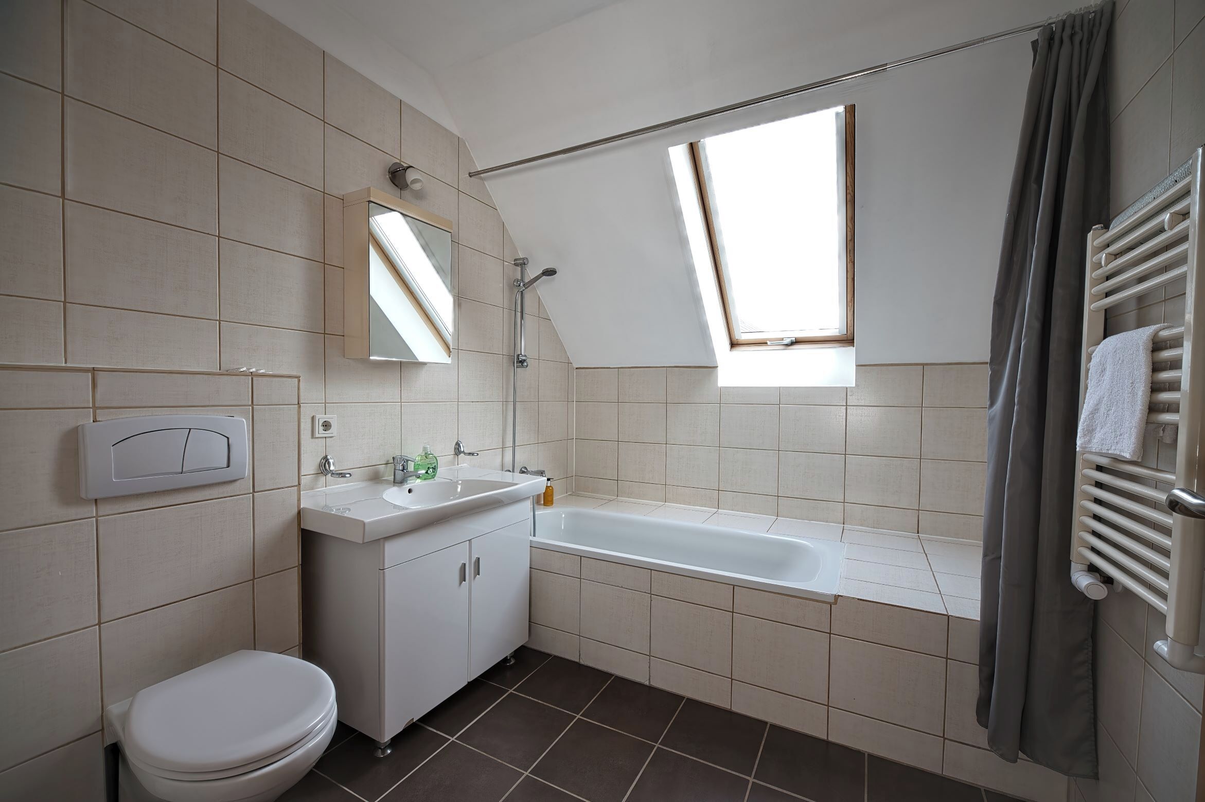 family room, 1 bedroom | desk, soundproofing, iron/ironing board, rollaway beds