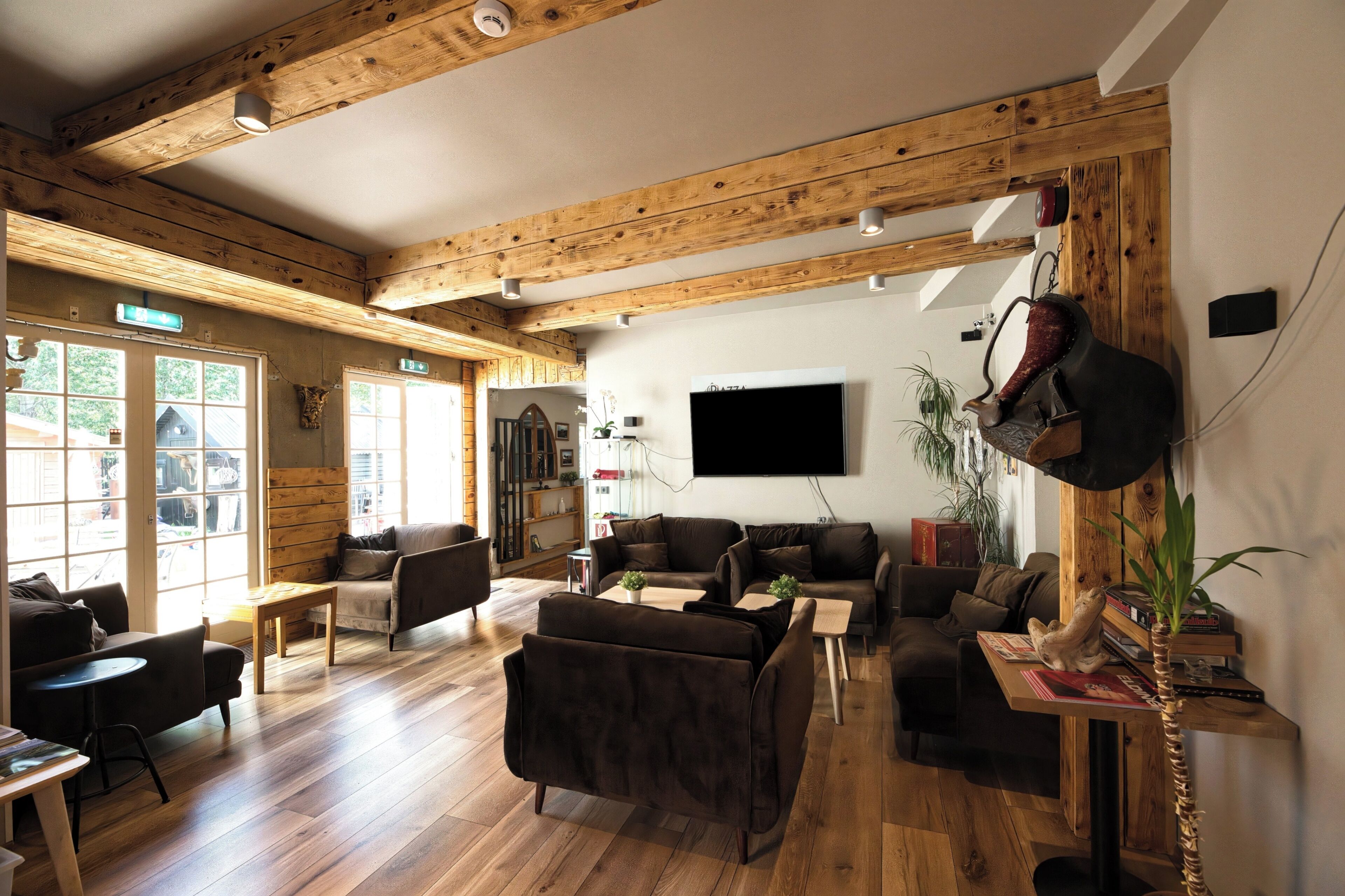 Lobby lounge