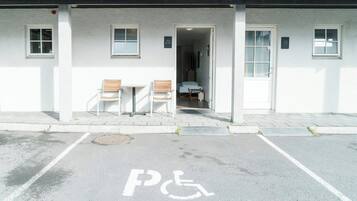 Economy Studio, 2 Twin Beds, Kitchenette, Mountain View | Accessible parking