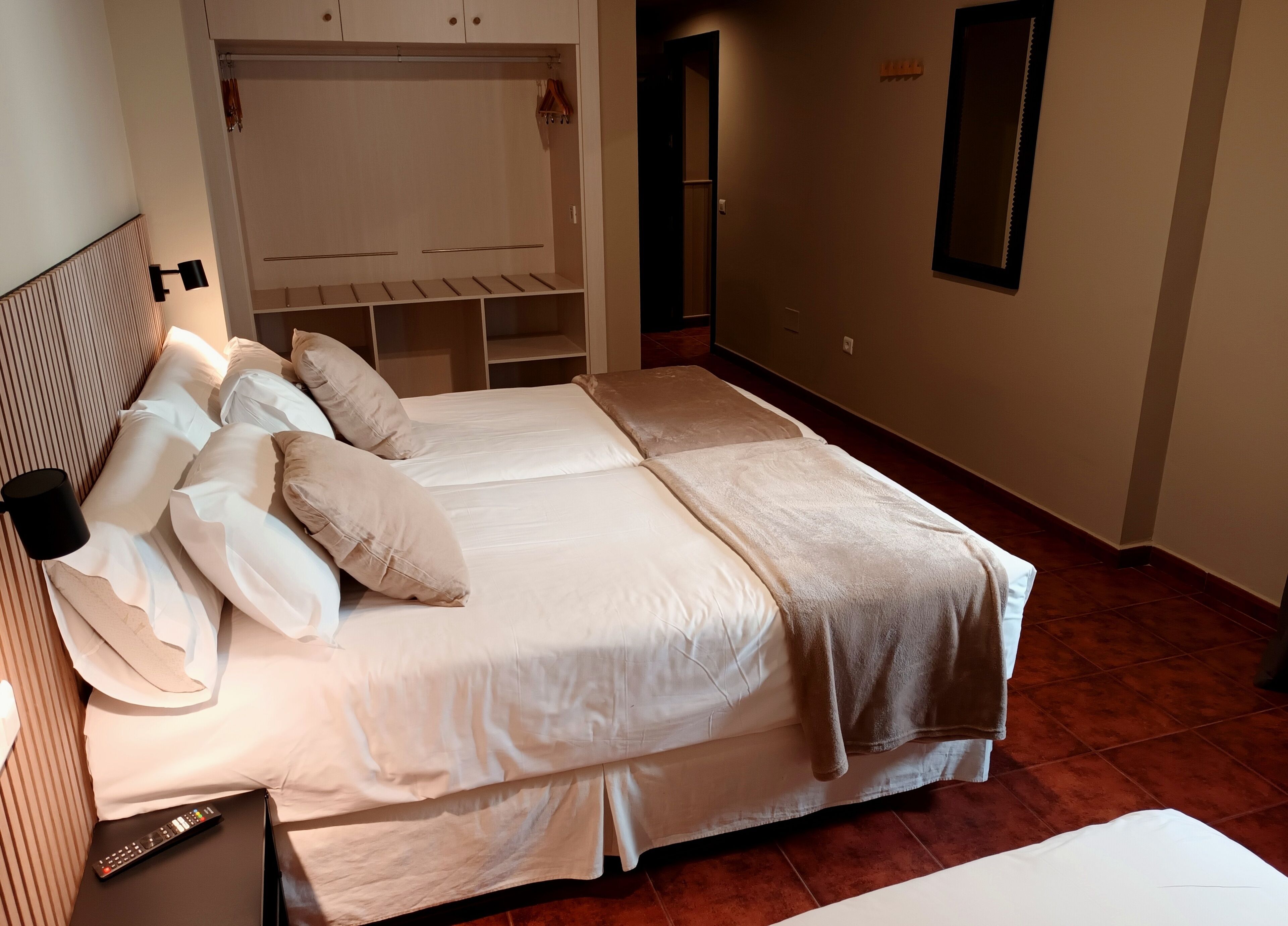 triple room | 1 bedroom, desk, free wifi, bed sheets