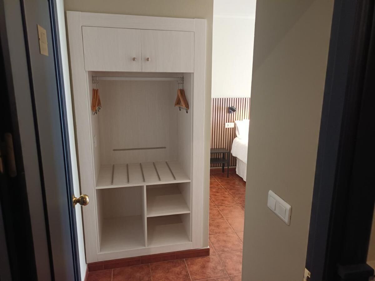 1 bedroom, desk, free wifi, bed sheets