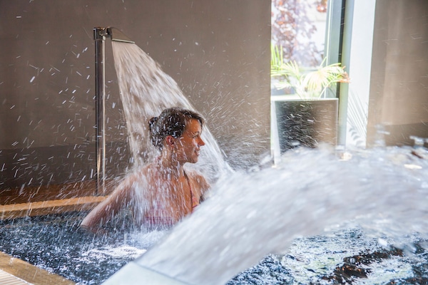 Bathtub spa indoor