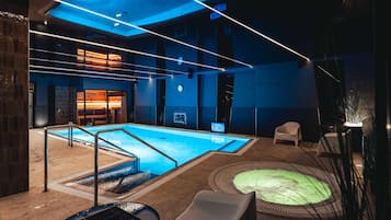 Minibar, in-room safe, desk, iron/ironing board