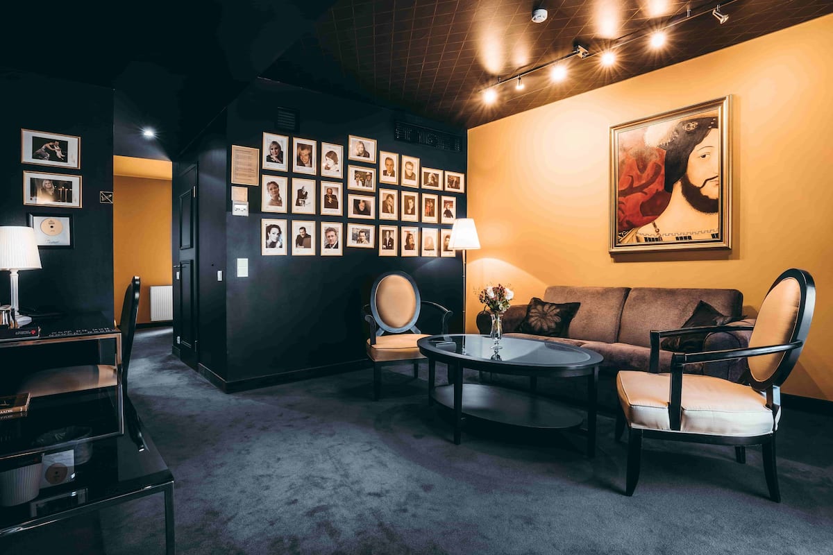 Luxury Suite | Minibar, in-room safe, desk, iron/ironing board