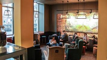 Daily cooked-to-order breakfast (PLN 55 per person)