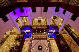 7 barer/lounger, 4 barer ved poolen, strandbar