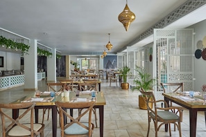 5 restaurants; breakfast, lunch, and dinner served - Steigenberger Aqua Magic Hotel (Hurghada)