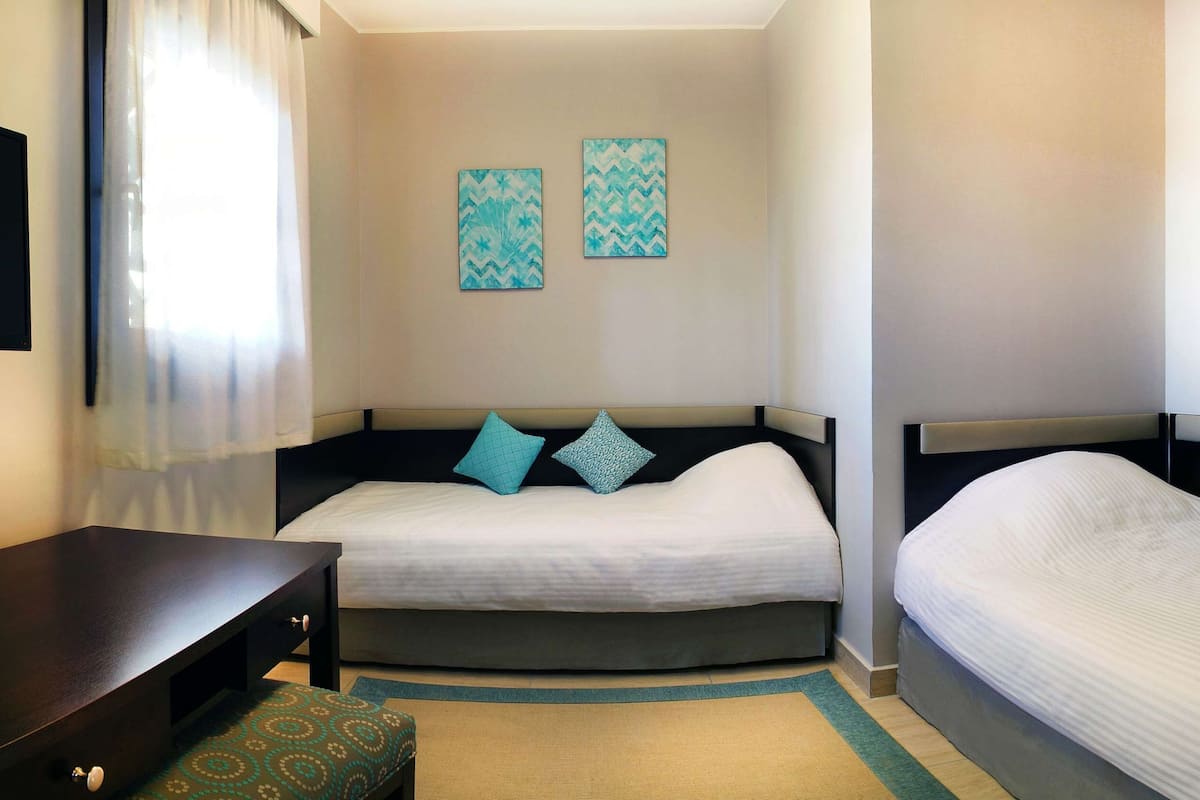 Family Suite | 1 bedroom, minibar, in-room safe, individually furnished