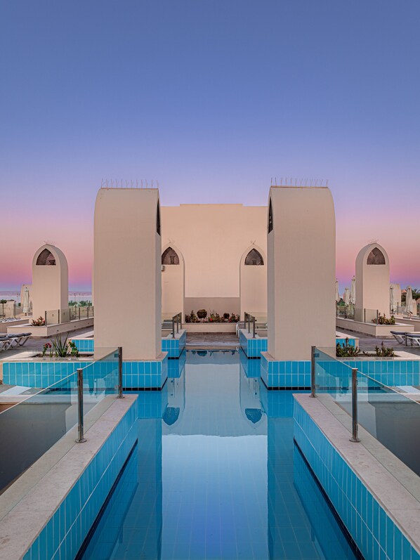 9 outdoor pools, pool umbrellas, sun loungers