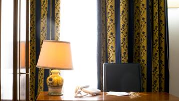 Suite Junior, 1 camera da letto | Biancheria da letto di alta qualità, minibar, una cassaforte in camera