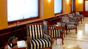 Lobby sitting area - Carlton Hotel (Pescara)