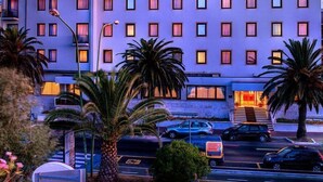 Front of property – evening/night - Carlton Hotel (Pescara)