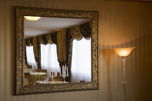 Interior detail - Carlton Hotel (Pescara)