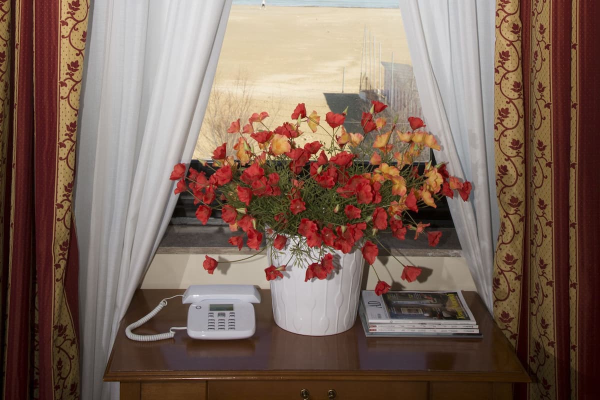 Single Room, Sea View | Premium bedding, minibar, in-room safe, desk