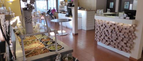 Breakfast, lunch, dinner served; garden views