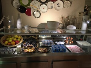 Se sirven desayunos, almuerzos y cenas (con vistas al jardín) 